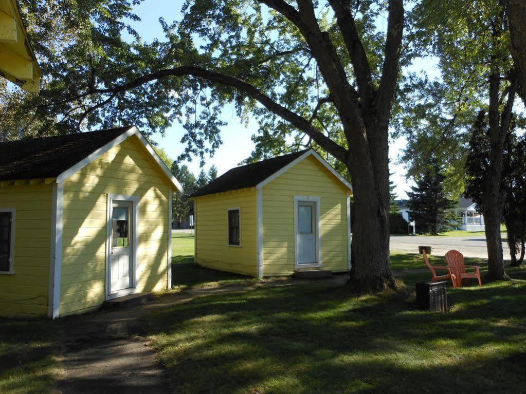 Katahdin Cabins Hotel Millinocket Exterior foto