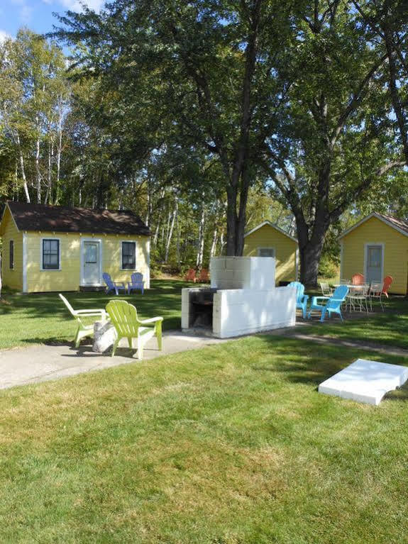 Katahdin Cabins Hotel Millinocket Exterior foto