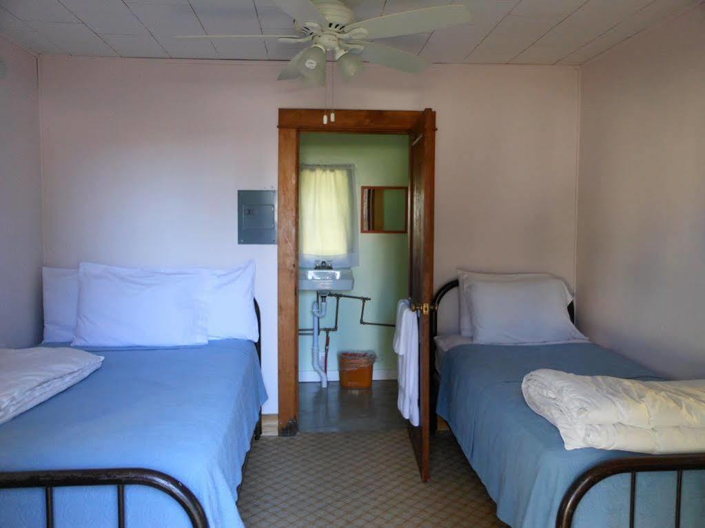 Katahdin Cabins Hotel Millinocket Exterior foto
