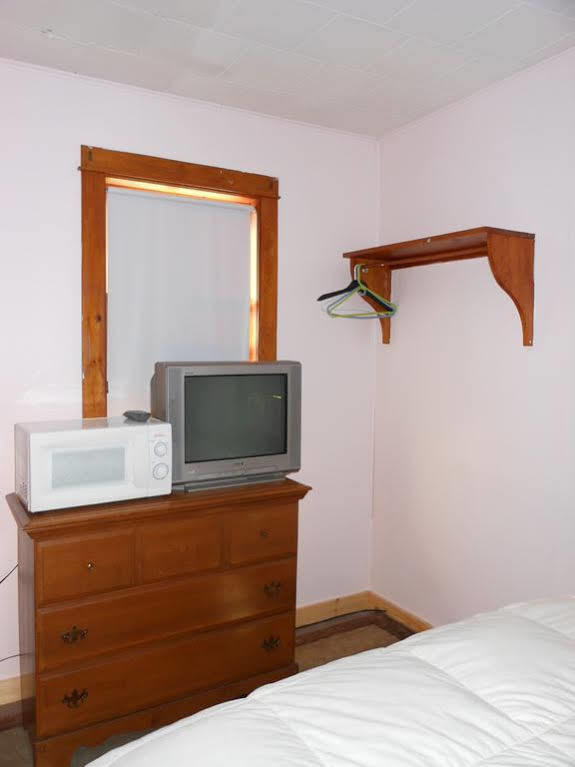 Katahdin Cabins Hotel Millinocket Exterior foto