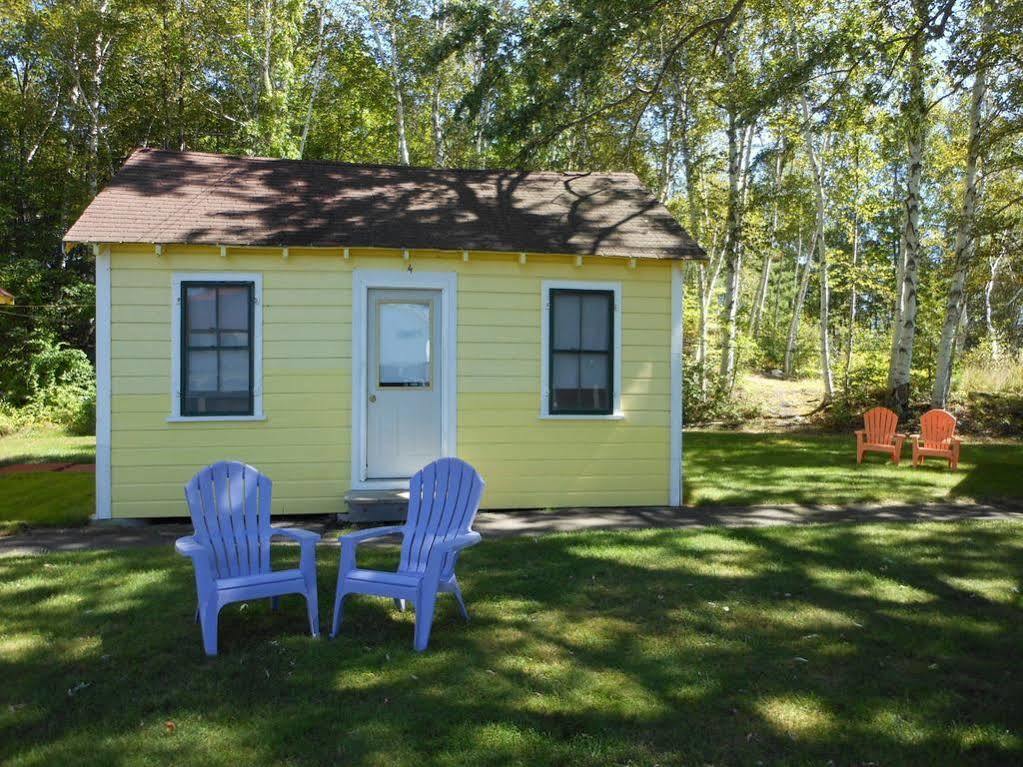 Katahdin Cabins Hotel Millinocket Exterior foto